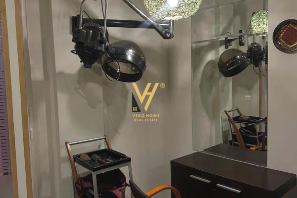 JEPET AMBIENT PARUKERIE 40 M2 ME QERA TE RRUGA E ELBASANIT 400 EURO