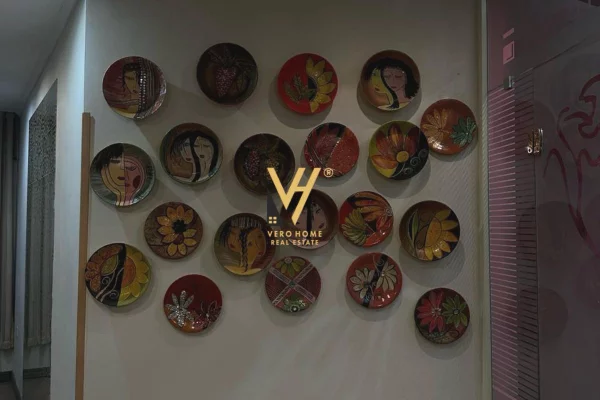 Ambiente Commerciale in Affitto 3+1 a Tirana - 400 Euro