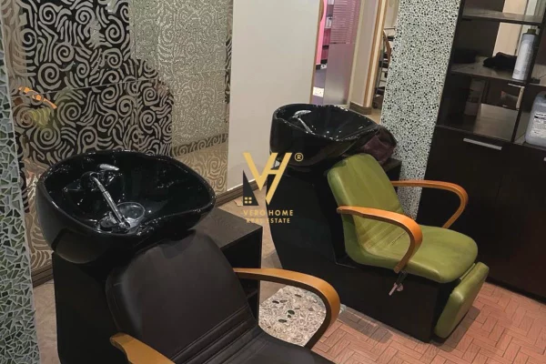 JEPET AMBIENT PARUKERIE 40 M2 ME QERA TE RRUGA E ELBASANIT 400 EURO