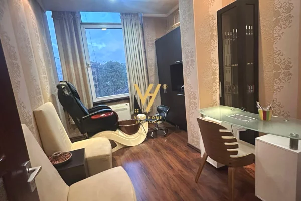 Ambiente Commerciale in Affitto 3+1 a Tirana - 200 Euro