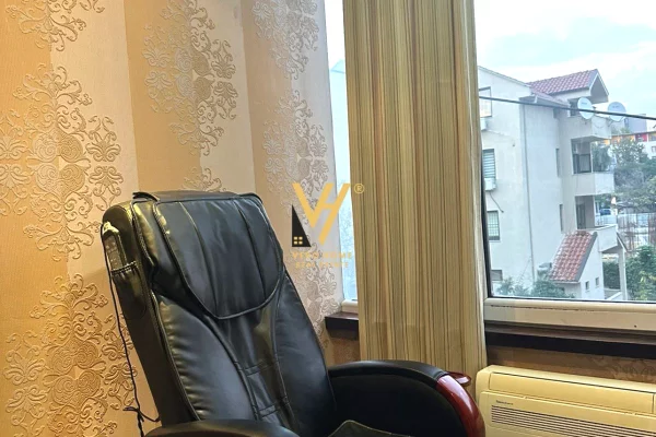 Ambiente Commerciale in Affitto 3+1 a Tirana - 200 Euro