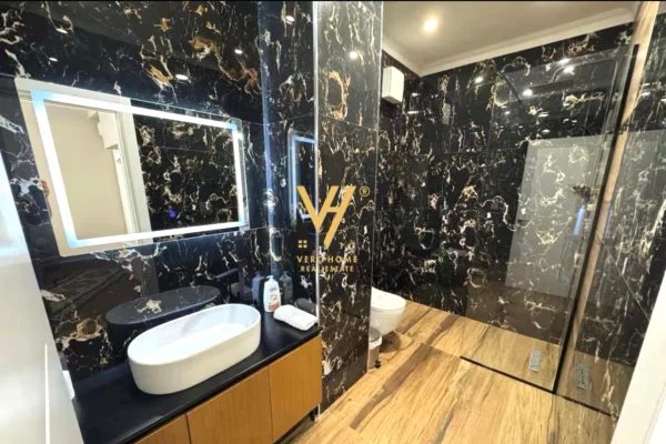 Shtepi me qera Apartament ne Tirane, 2+1, Mobilimi E mobiluar, Pagesa 90,000  Leke.