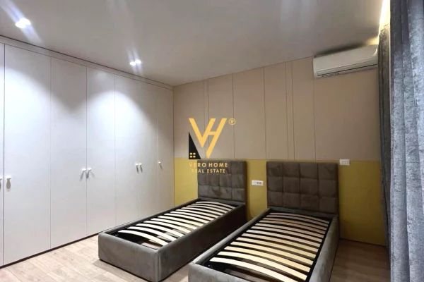 Shtepi me qera Apartament ne Tirane, 3+1, Mobilimi E mobiluar, Pagesa 2,500  Euro.