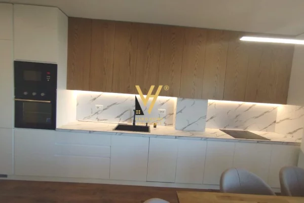 Shtepi me qera 2+1 ne Tirane - 1,300 Euro