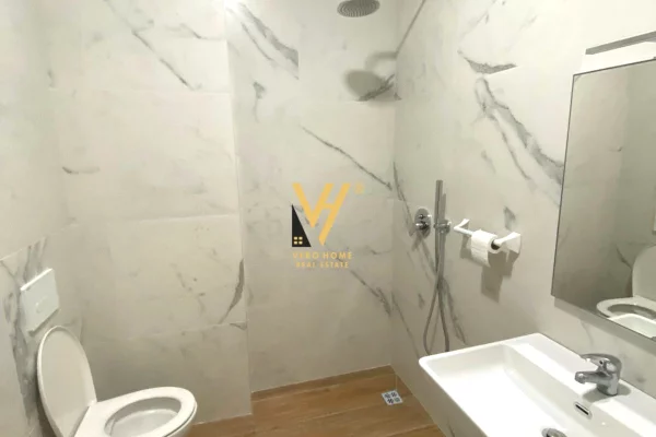 Ambient biznesi me qera 3+1 ne Tirane - 1,000 Euro