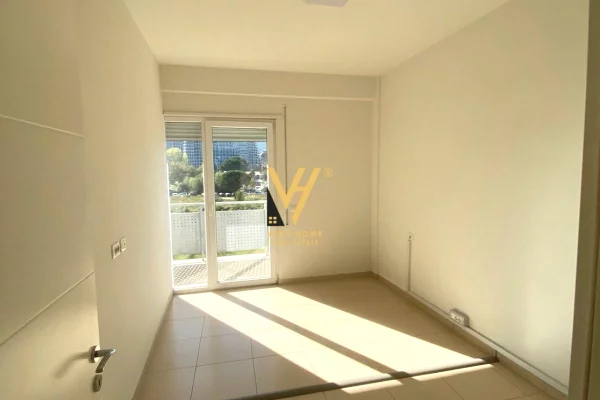 Ambient biznesi me qera 3+1 ne Tirane - 1,000 Euro