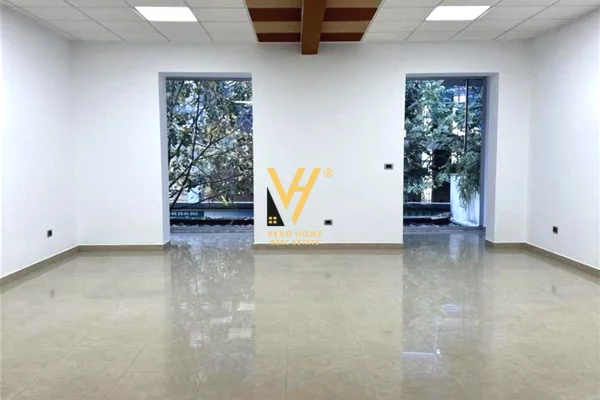 Ambient biznesi me qera 3+1 ne Tirane - 100,000 Leke