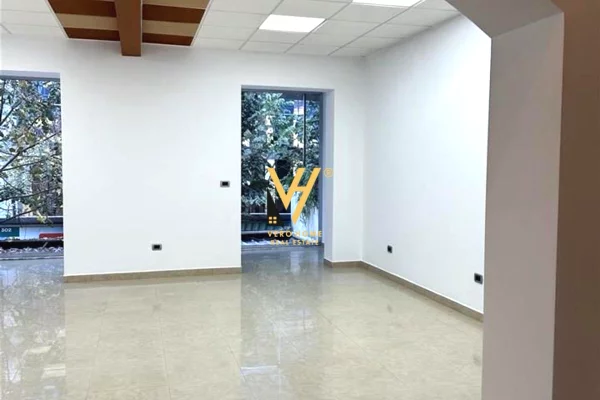 Ambient biznesi me qera 3+1 ne Tirane - 100,000 Leke