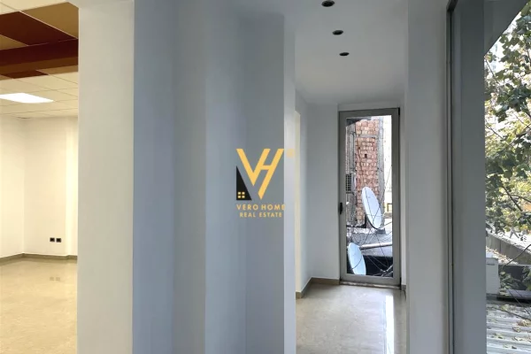 Ambient biznesi me qera 3+1 ne Tirane - 100,000 Leke