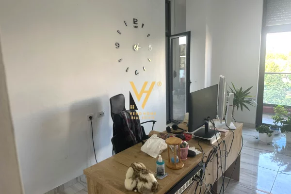 Ambiente Commerciale in Affitto 3+1 a Tirana - 650 Euro