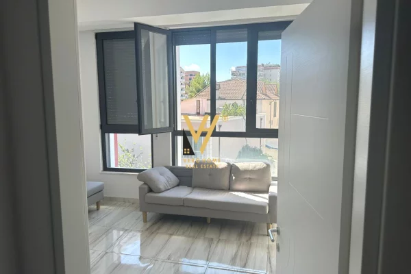 Ambiente Commerciale in Affitto 3+1 a Tirana - 650 Euro