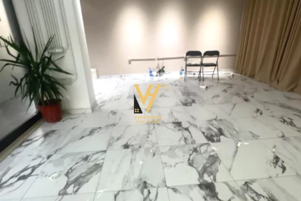 Ambiente Commerciale in Affitto 3+1 a Tirana - 40,000 Leke