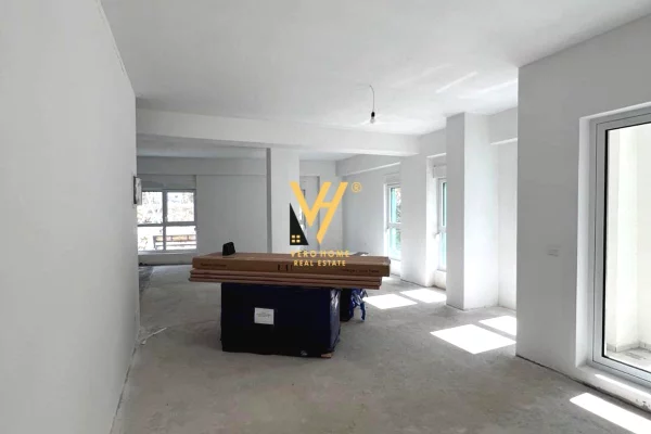 Ambiente Commerciale in Affitto 1+1 a Tirana - 3,000 Euro