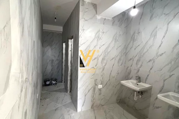Ambiente Commerciale in Affitto 1+1 a Tirana - 3,000 Euro