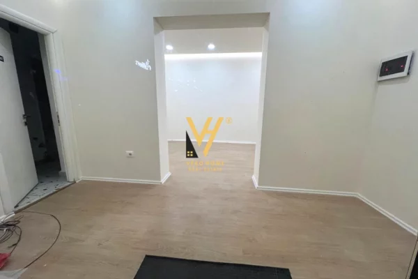 Ambient biznesi me qera 1+1 ne Tirane - 70,000 Leke