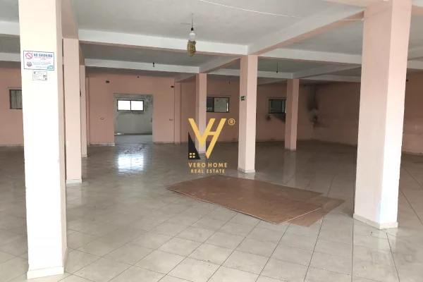 Ambiente Commerciale in Affitto 3+1 a Tirana - 3,500 Euro