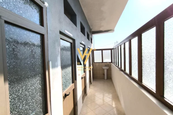 Ambiente Commerciale in Affitto 3+1 a Tirana - 3,500 Euro