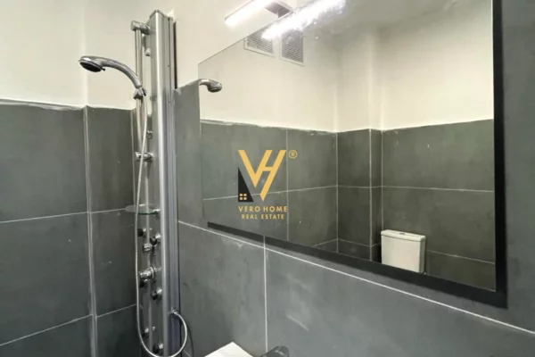 Ambiente Commerciale in Affitto 4+1 a Tirana - 800 Euro