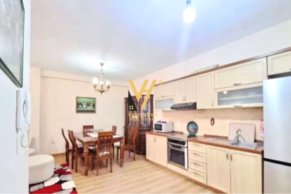 Shtepi me qera 2+1 ne Tirane - 700 Euro