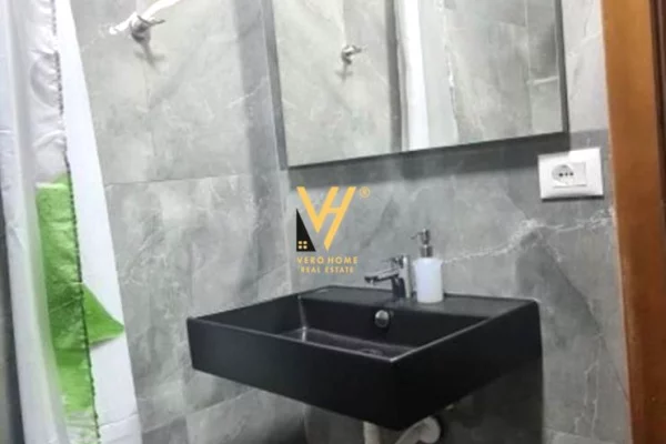 Shtepi me qera Apartament ne Tirane, 3+1, Mobilimi E mobiluar, Pagesa 50,000  Leke.