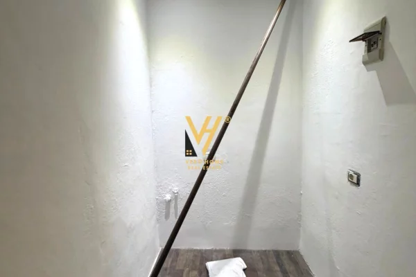 Ambient biznesi me qera 3+1 ne Tirane - 40,000 Leke