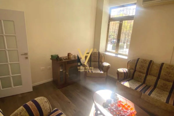 Ambiente Commerciale in Affitto 3+1 a Tirana - 1,500 Euro