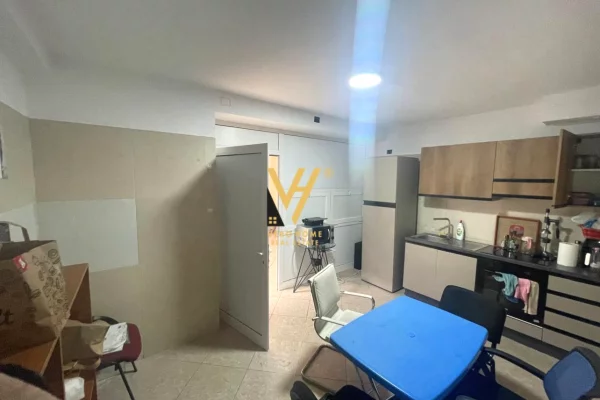 JEPET AMBIENT BIZNESI 160 M2 ME QERA TE PAZARI I RI 1.850 EURO