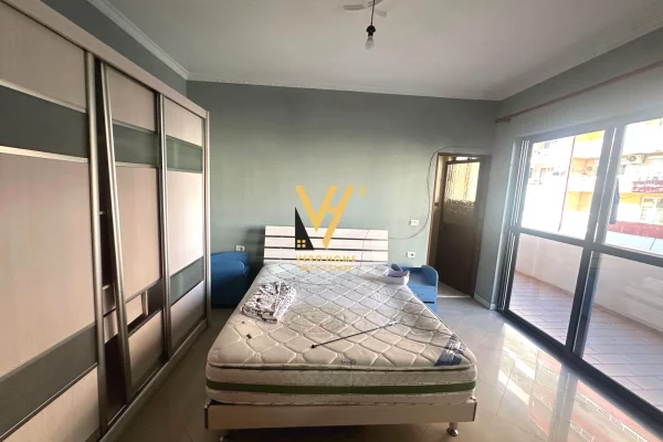 Ambient biznesi me qera 3+1 ne Tirane - 70,000 Leke