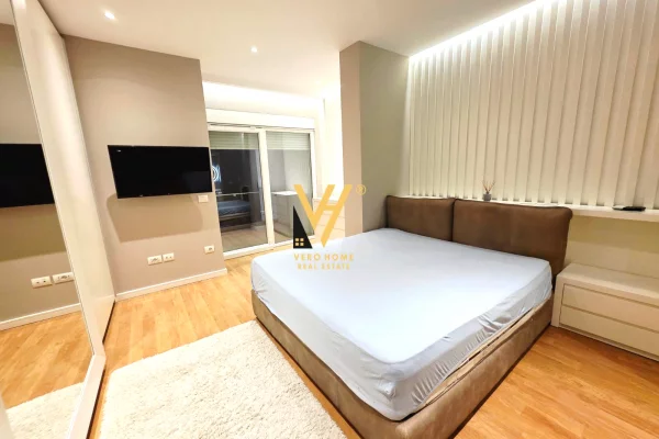 Shtepi ne shitje Vila Luksoze ne Tirane, 3+1, Mobilimi E mobiluar, Pagesa 490,000  Euro.