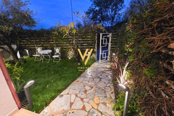 Shtepi ne shitje Vila Luksoze ne Tirane, 3+1, Mobilimi E mobiluar, Pagesa 490,000  Euro.