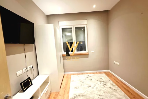 Shtepi ne shitje Vila Luksoze ne Tirane, 3+1, Mobilimi E mobiluar, Pagesa 490,000  Euro.