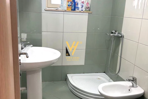 Shtepi me qera Apartament ne Tirane, 2+1, Mobilimi E mobiluar, Pagesa 55,000  Leke.