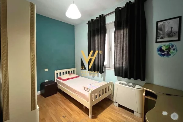 Shtepi me qera Vila Luksoze ne Tirane, 3+1, Mobilimi E mobiluar, Pagesa 900  Euro.