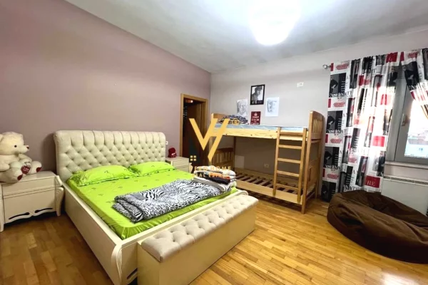 Shtepi me qera Vila Luksoze ne Tirane, 3+1, Mobilimi E mobiluar, Pagesa 900  Euro.