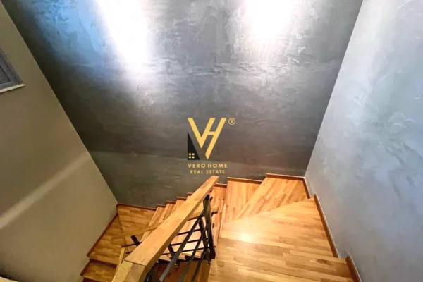 Shtepi me qera Vila Luksoze ne Tirane, 3+1, Mobilimi E mobiluar, Pagesa 900  Euro.