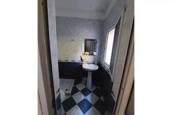 Ambient biznesi me qera 1+1 ne Tirane - 60,000 Leke