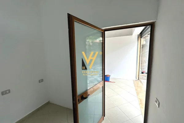 Ambient biznesi me qera 1+1 ne Tirane - 90,000 Leke