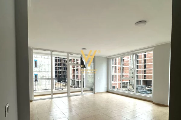 Ambient biznesi me qera 3+1 ne Tirane - 1,300 Euro