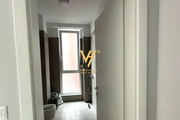 Ambient biznesi me qera 3+1 ne Tirane - 1,300 Euro