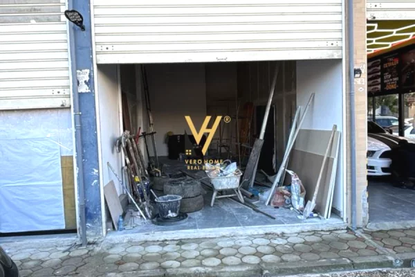 Ambiente Commerciale in Affitto 4+1 a Tirana - 35,000 Leke