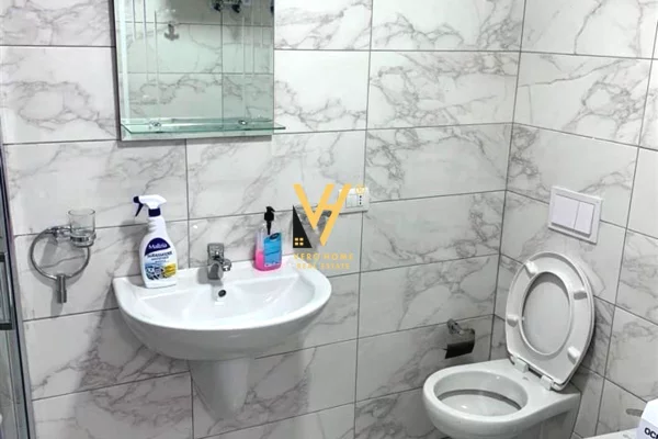 Shtepi me qera Apartament ne Tirane, 2+1, Mobilimi E mobiluar, Pagesa 700  Euro.