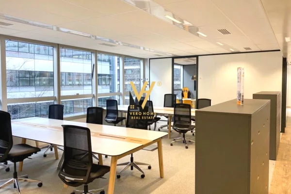 Ambiente Commerciale in Affitto 3+1 a Tirana - 300,000 Leke