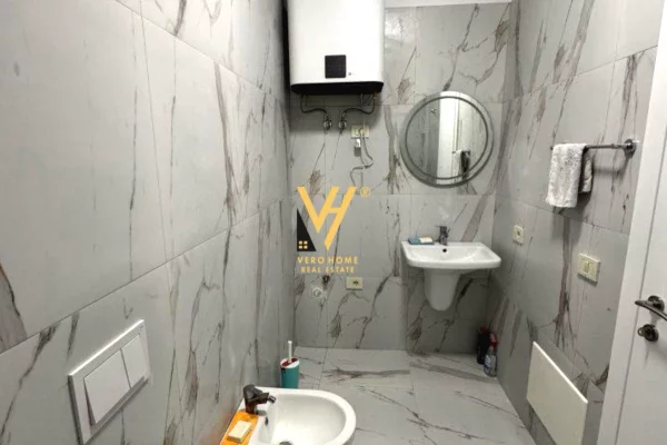 JEPET ZYRE 94 M2 ME QIRA TE RRUGA E DURRESIT 1.000 EURO