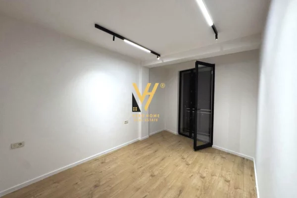 Ambient biznesi me qera 3+1 ne Tirane - 1,000 Euro