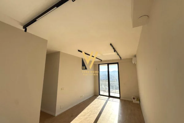 Ambient biznesi me qera 3+1 ne Tirane - 1,000 Euro