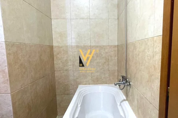 Shtepi me qera Apartament ne Tirane, 2+1, Mobilimi E mobiluar, Pagesa 75,000  Leke.