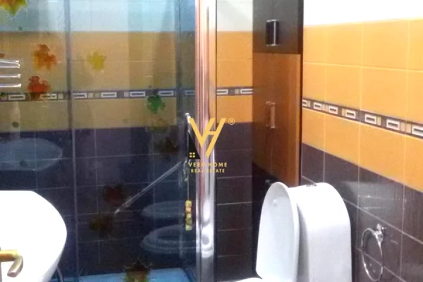 Shtepi me qera Apartament ne Tirane, 2+1, Mobilimi E mobiluar, Pagesa 80,000  Leke.