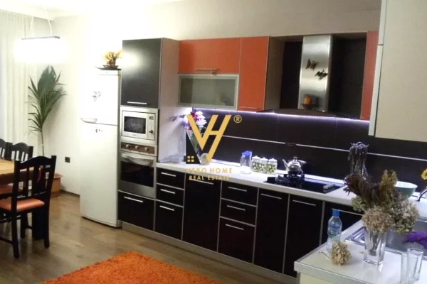 Shtepi me qera Apartament ne Tirane, 2+1, Mobilimi E mobiluar, Pagesa 80,000  Leke.