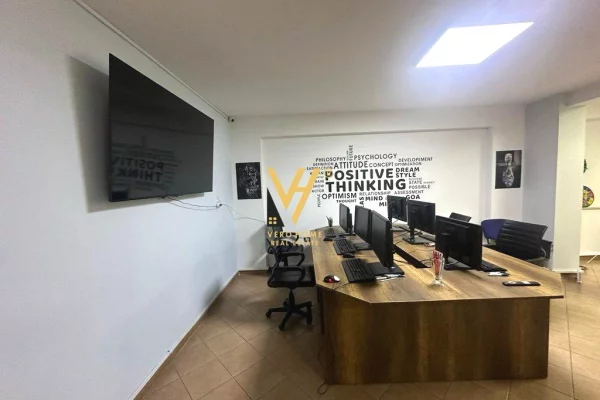 Business Property for Rent 3+1 in Tirana - 80,000 Leke