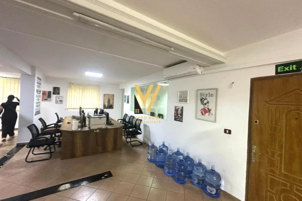 Business Property for Rent 3+1 in Tirana - 80,000 Leke